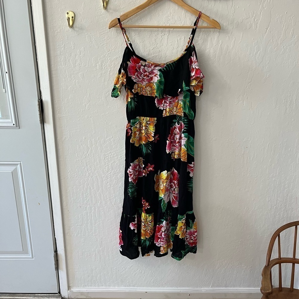 Old navy ruffled cold shoulder floral dress - Picture 9 of 10